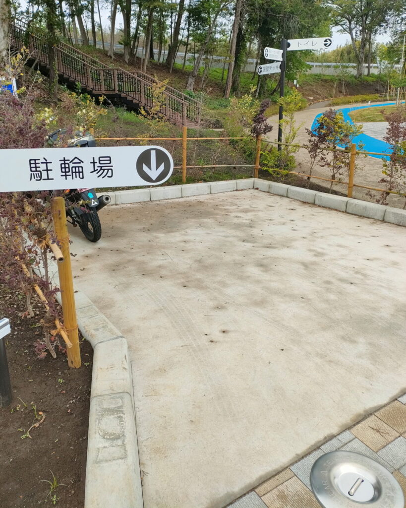 本郷ふれあい公園駐輪場画像データ03